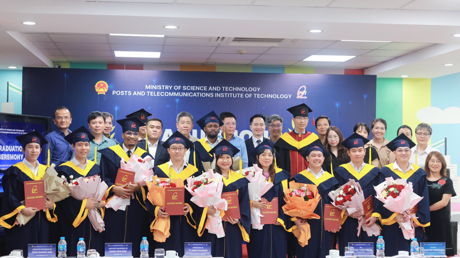 Lễ Bế Giảng và Trao Bằng Thạc Sĩ Chương Trình Khoa Học Máy Tính Giảng Dạy Bằng Tiếng Anh (VMCS) - Khóa 2023