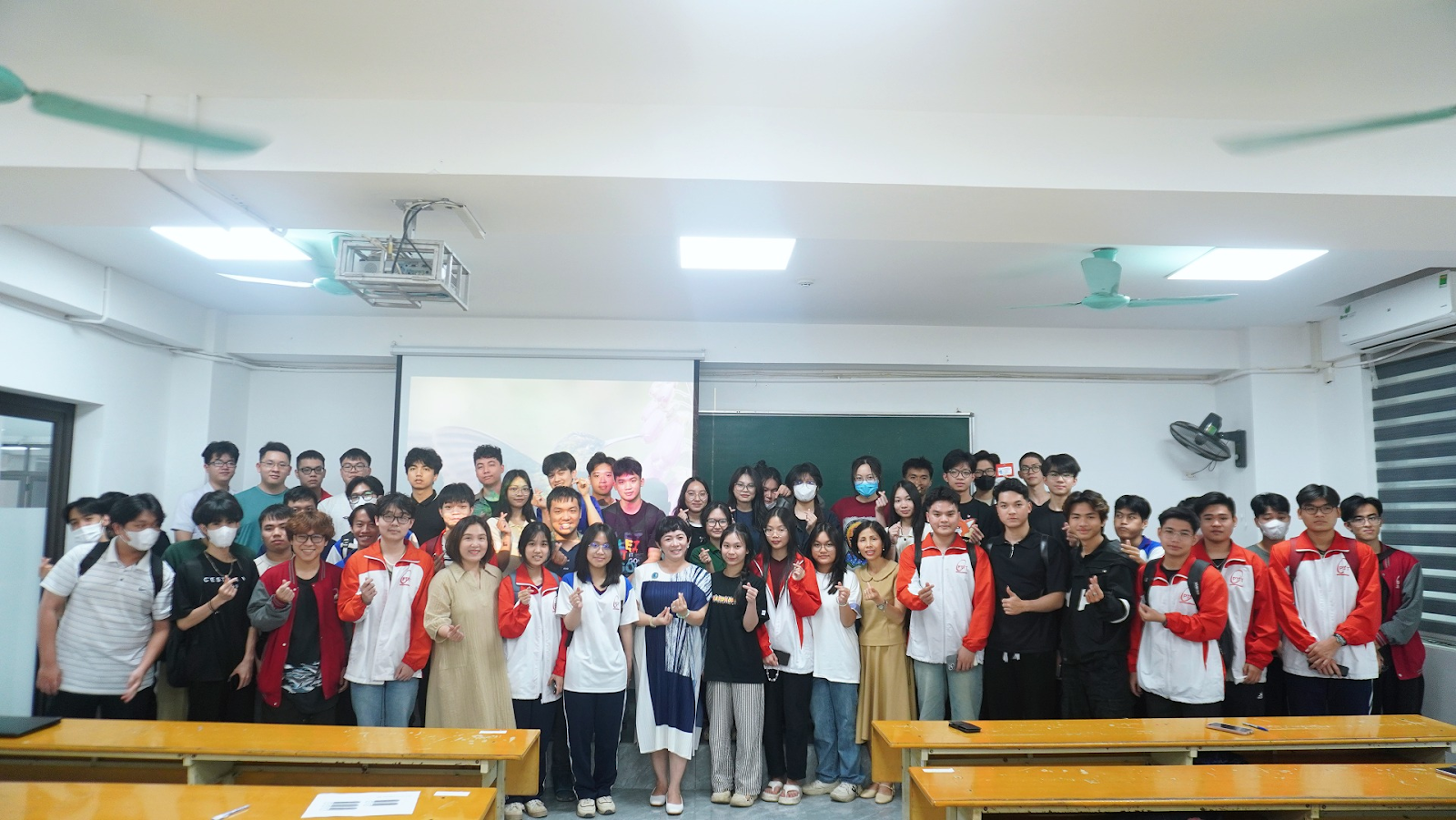 [Recap] Workshop “From an Impressive CV to a Successful Interview” with Lecturer Le Thuy Dieu Uyen