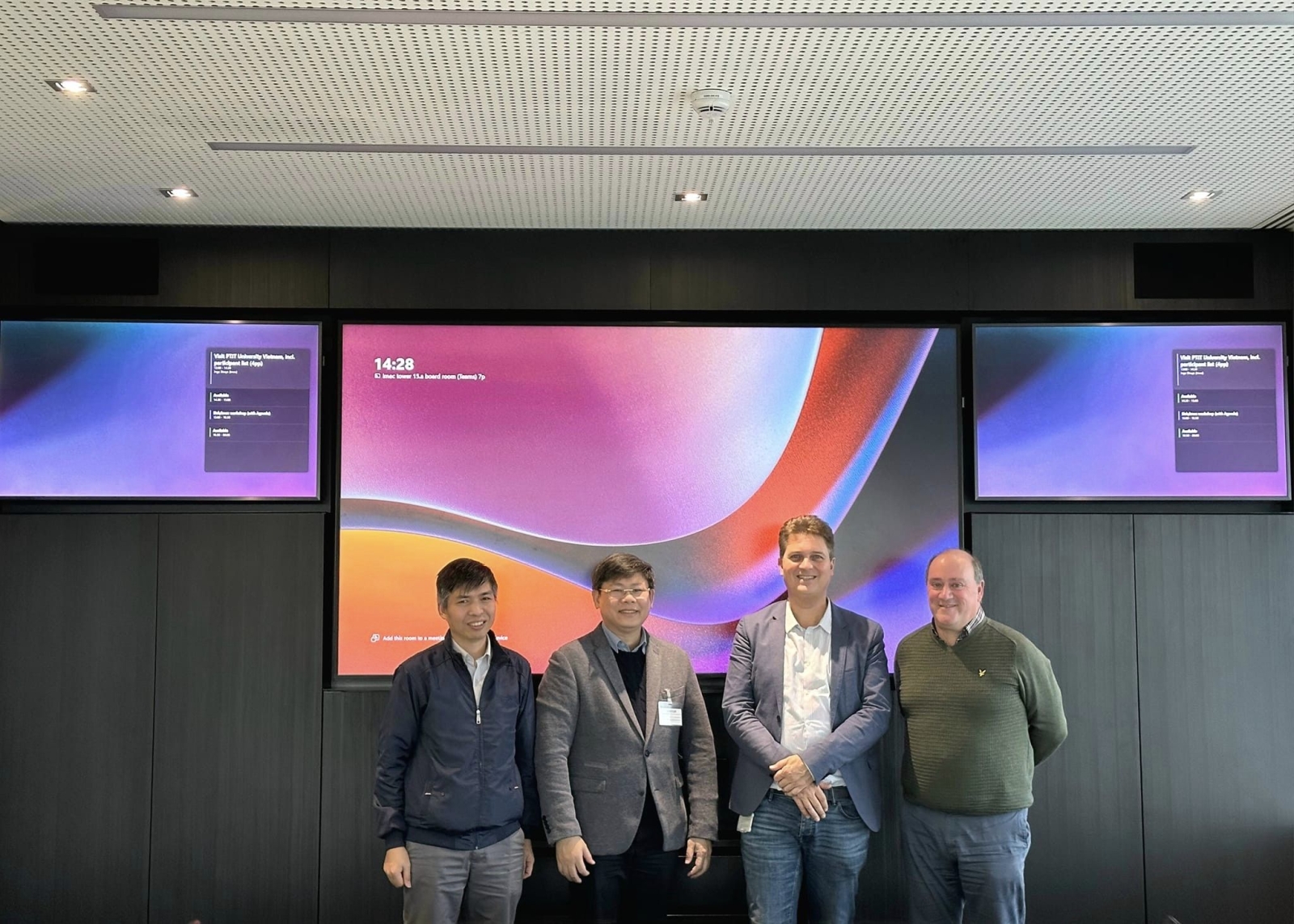The delegation of the Posts and Telecommunications Institute of Technology engaged in productive sessions at IMEC’s ​​Headquarters in Leuven City, Belgium