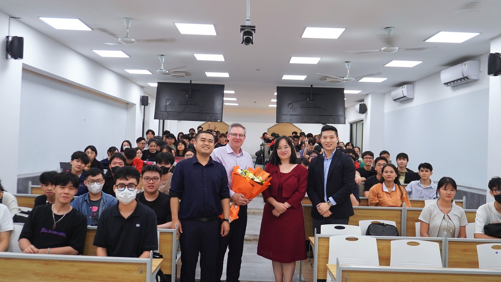 [Recap] Giáo sư Mark Harvey phân tích chiến lược phát triển kinh tế ẩn dưới sức hút của Olympic Brisbane 2032